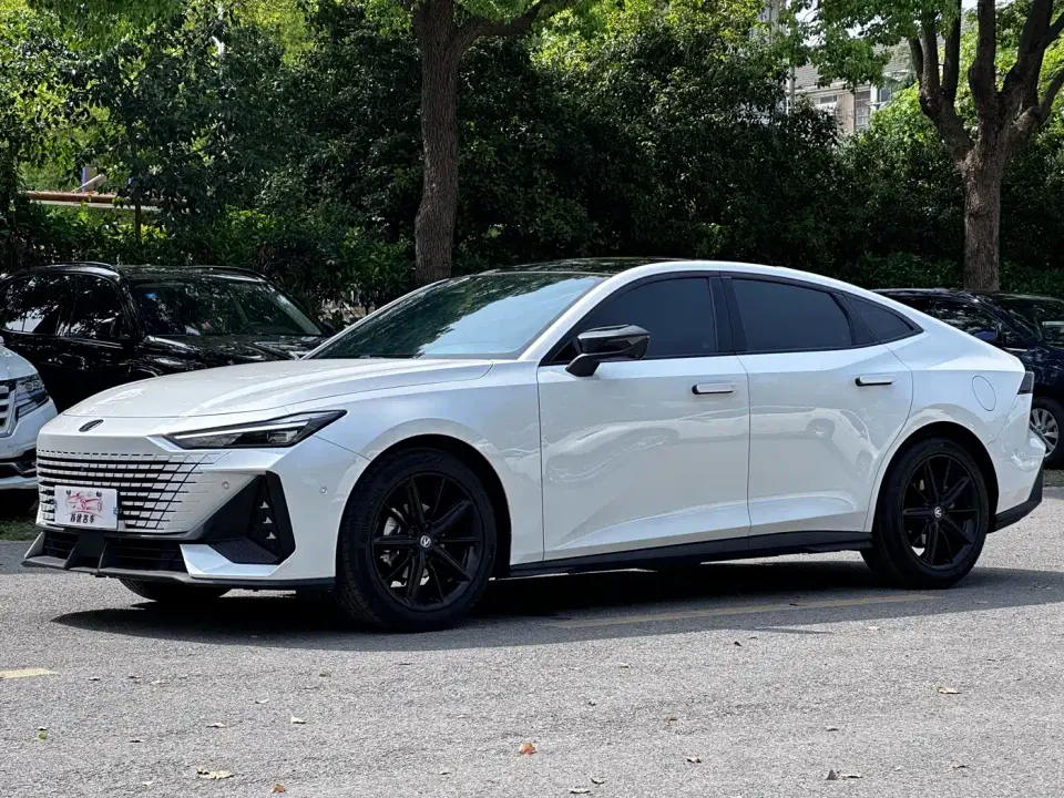 Changan UNI-V 1.5T Premium Model 2022