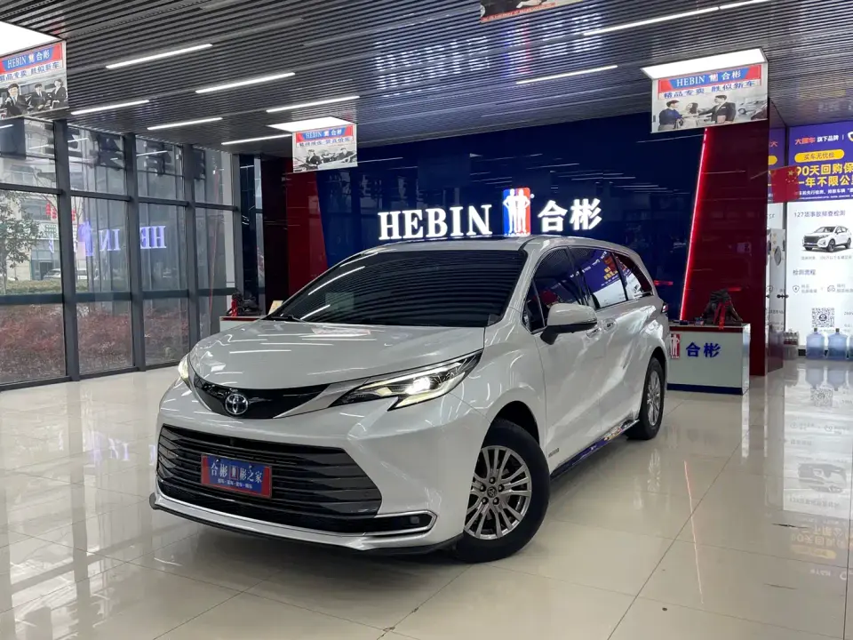 Toyota Sienna 2.5L Hybrid Premium Edition 2022