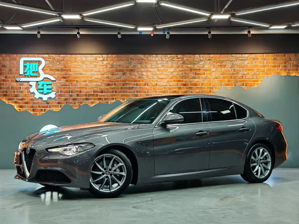 Alfa Romeo Giulia 2.0T 280HP Luxury Edition 2019