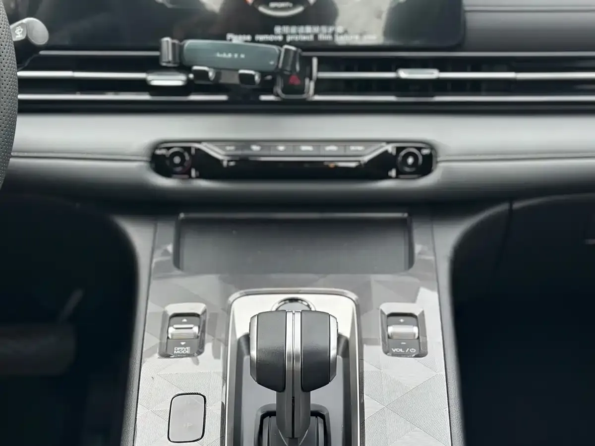 GAC Trumpchi Emkoo Model 270T DCT Shadow Leopard S Edition 2025 — фото 21