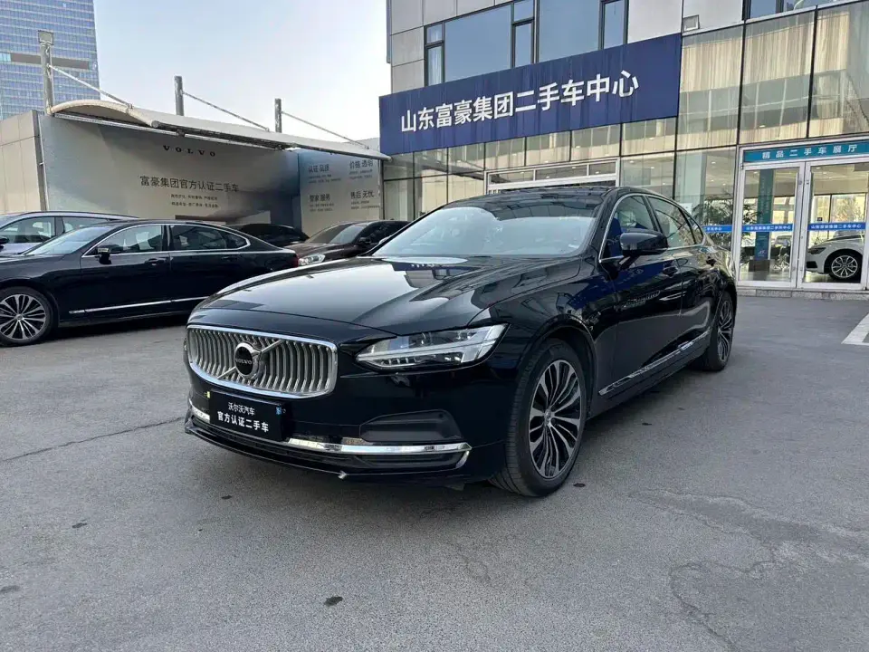 Volvo S90 B5 Momentum Luxury Edition 2024