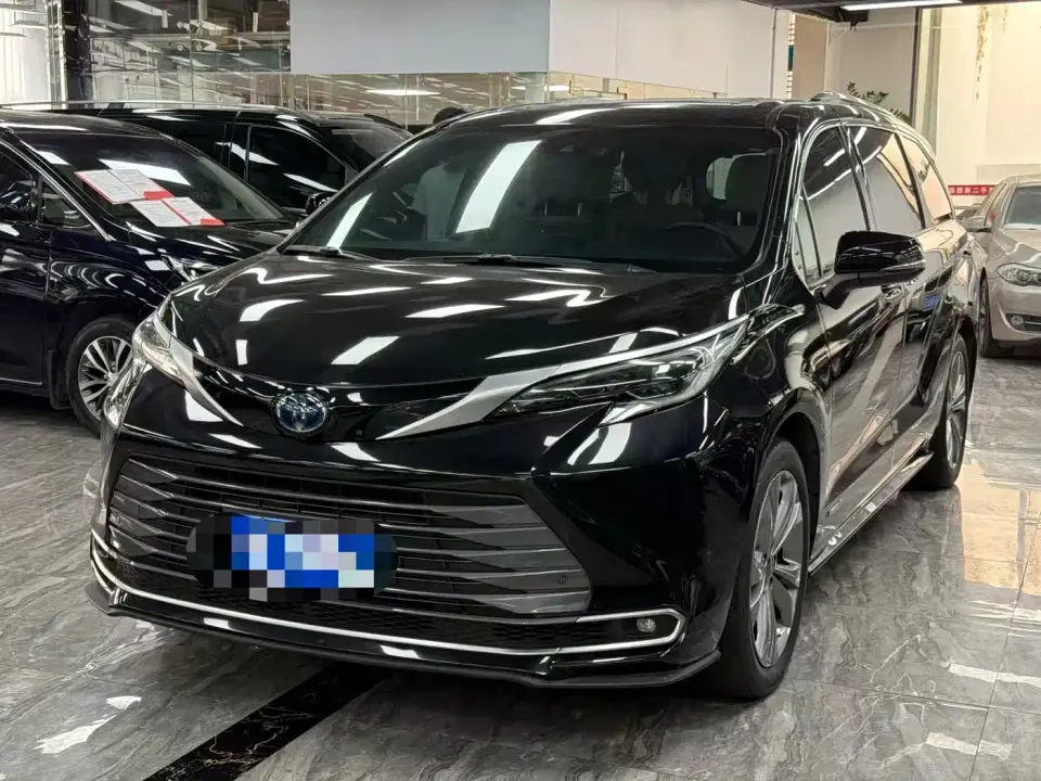 Toyota Sienna 2.5L Hybrid Ultimate Edition 2023