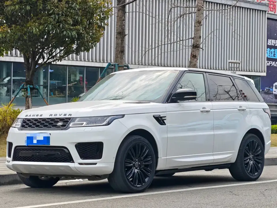 Land Rover Range Rover Sport 3.0 L6 Gloss Black Edition 2021