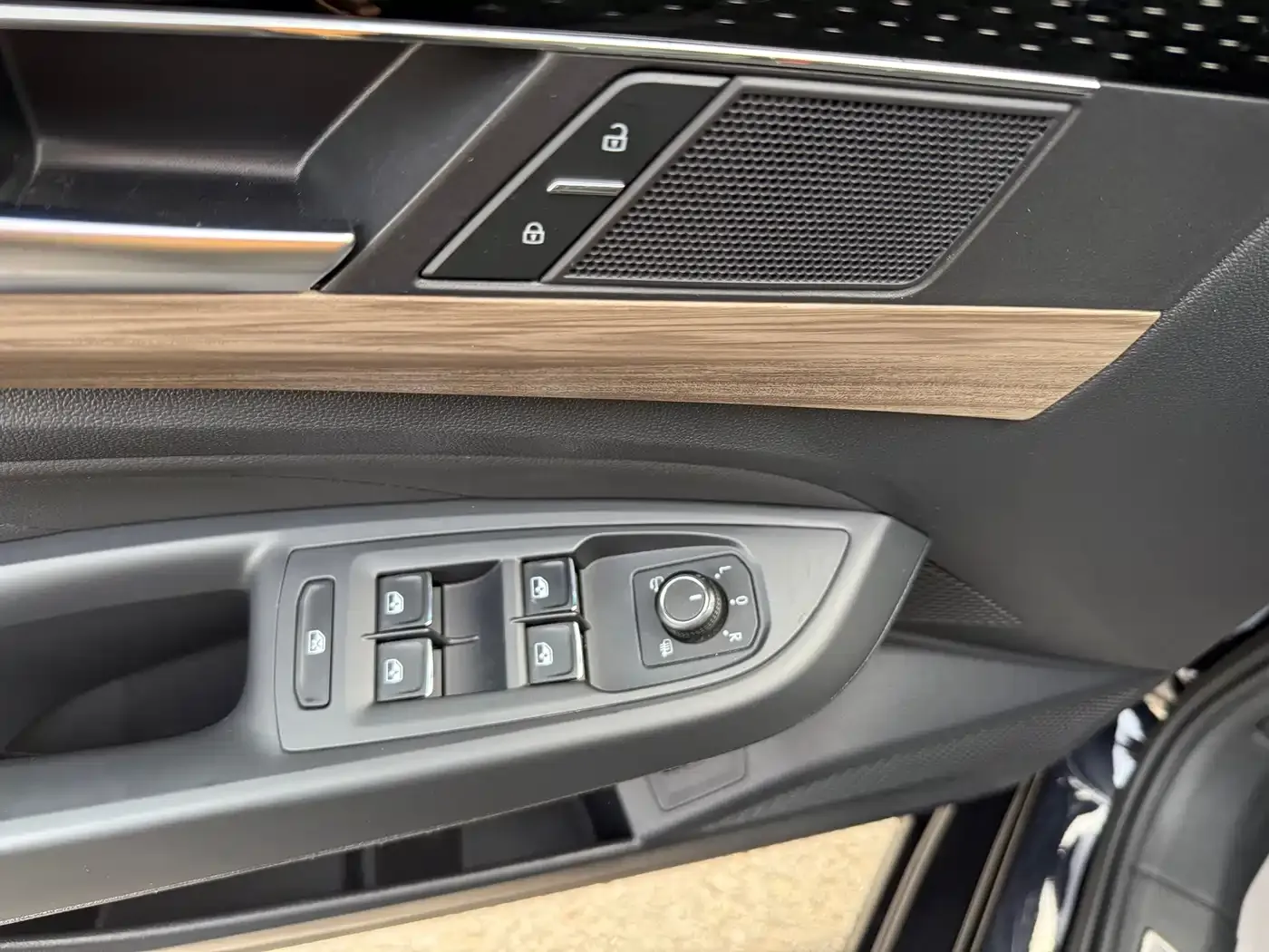 Volkswagen Passat 330TSI Luxury Edition China VI 2020 — фото 17
