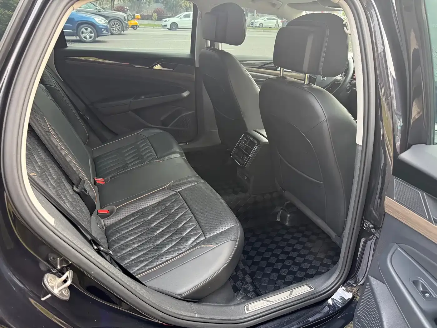Volkswagen Passat 330TSI Luxury Edition China VI 2020 — фото 11