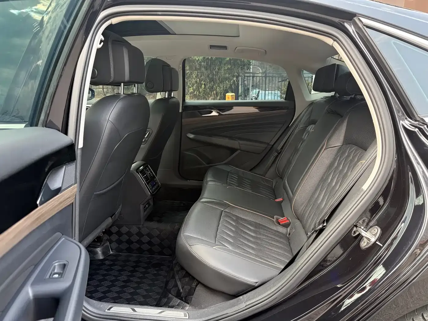 Volkswagen Passat 330TSI Luxury Edition China VI 2020 — фото 9