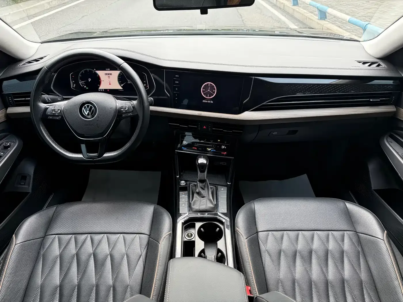 Volkswagen Passat 330TSI Luxury Edition China VI 2020 — фото 12