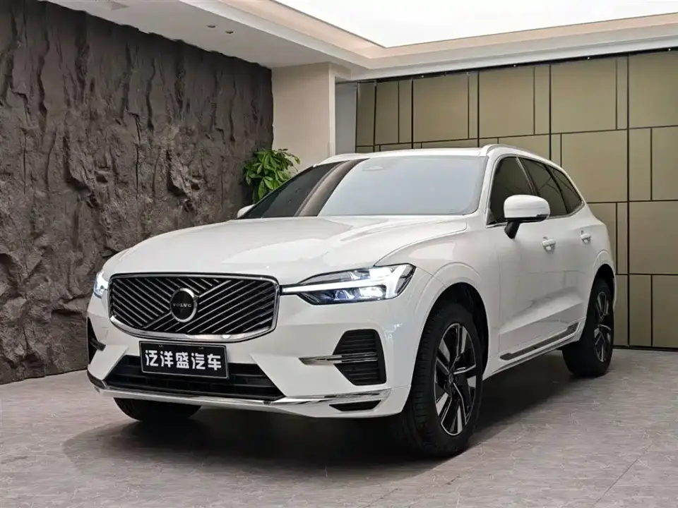 Volvo XC60 B5 AWD Smart Luxury Edition 2025