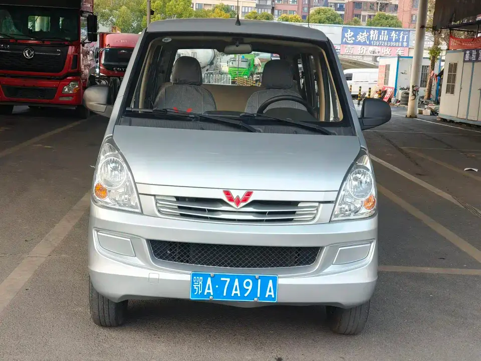 Wuling Motors Wuling Rongguang S Model 1.2L Standard A/C Version 5-Seater LSI 2021