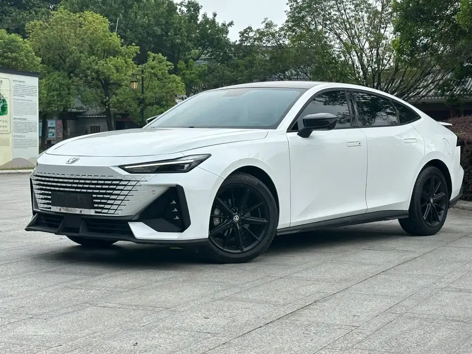 Changan UNI-V 1.5T Luxury Edition 2023