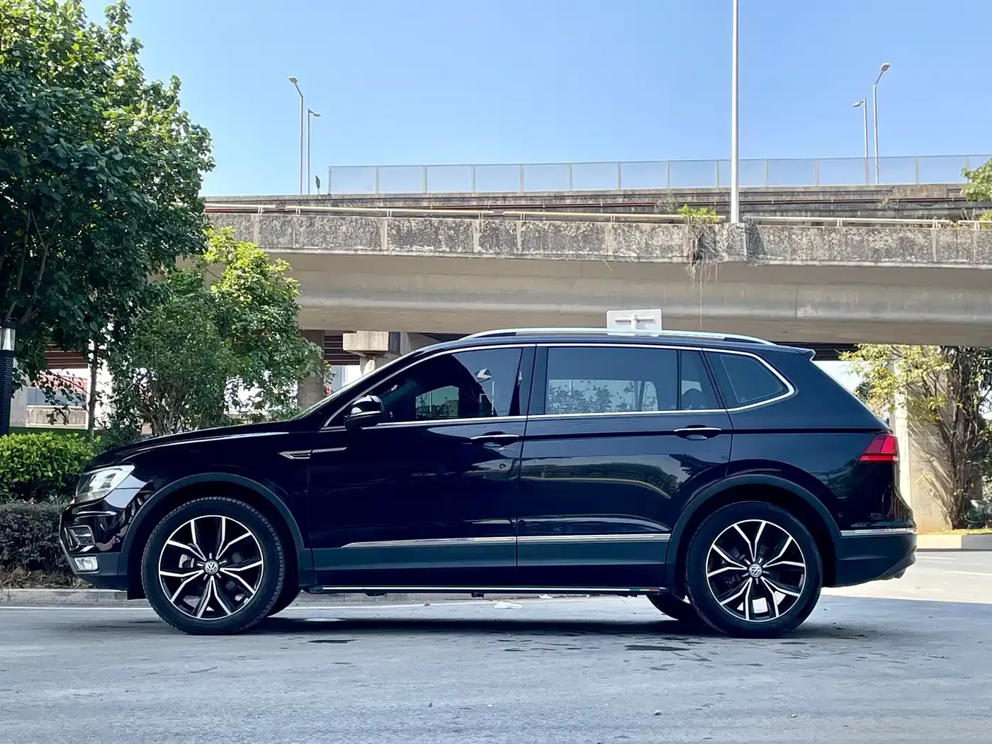 Volkswagen Tiguan L Facelift 330TSI Auto 2WD Smart Luxury China VI 2020 — фото 3