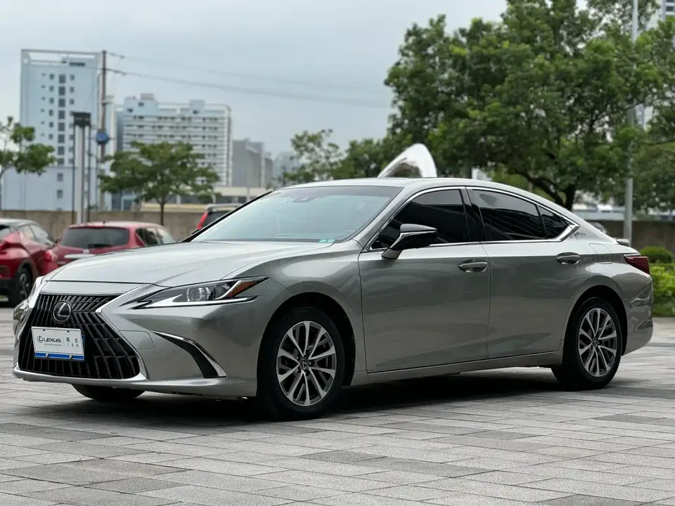 Lexus ES 260 Excellence Edition 2022