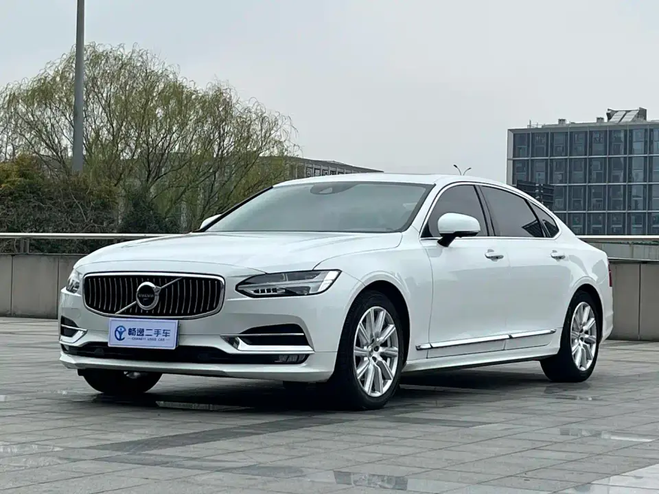 Volvo S90 T5 Momentum Luxury Edition 2019