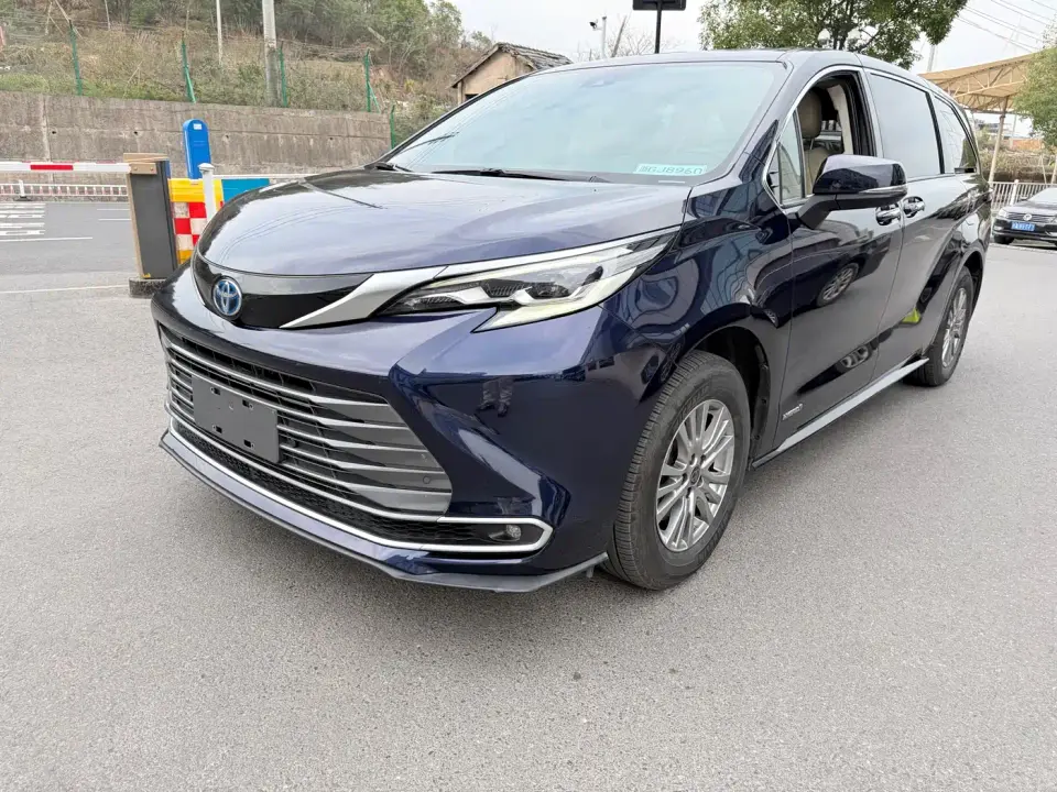 Toyota Sienna 2.5L Hybrid Premium Edition 2022