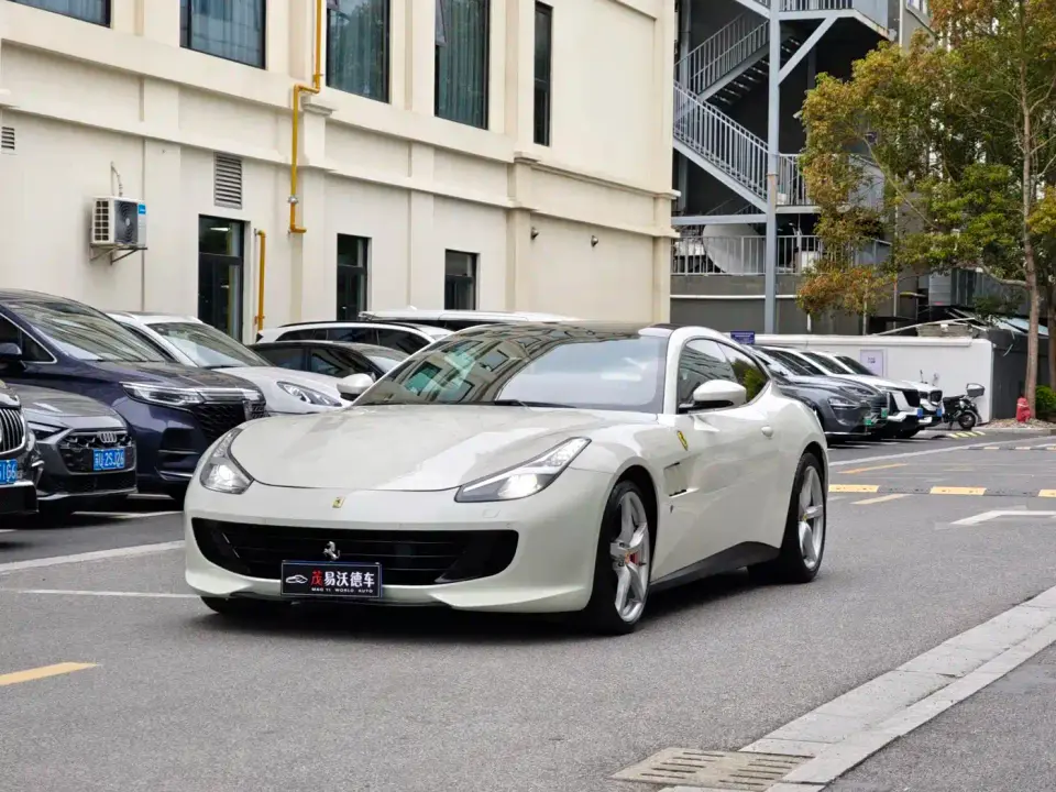 Ferrari GTC4Lusso 3.9T V8 2019