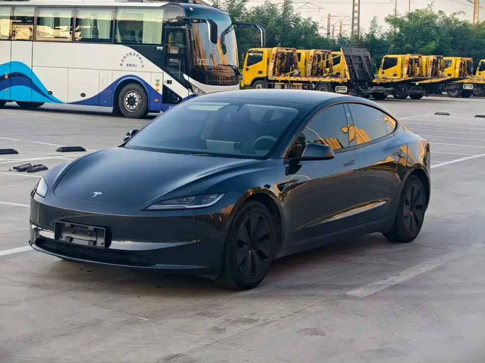 Tesla Model 3 Long Range All-Wheel Drive 2025