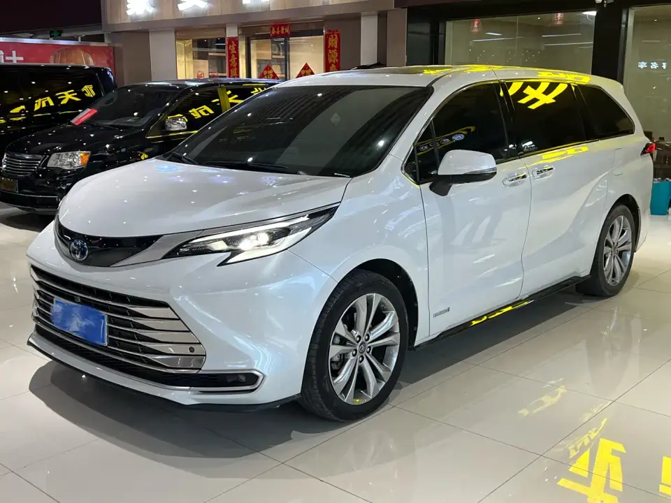 Toyota Sienna 2.5L Hybrid Premium Edition 2023