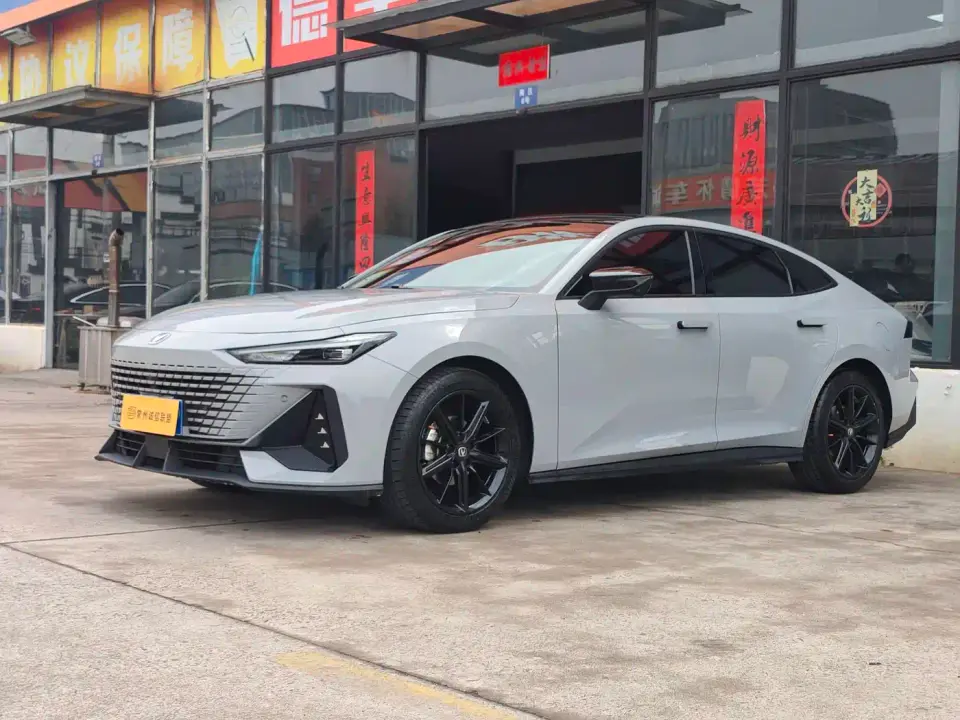 Changan UNI-V 1.5T Luxury Edition 2023