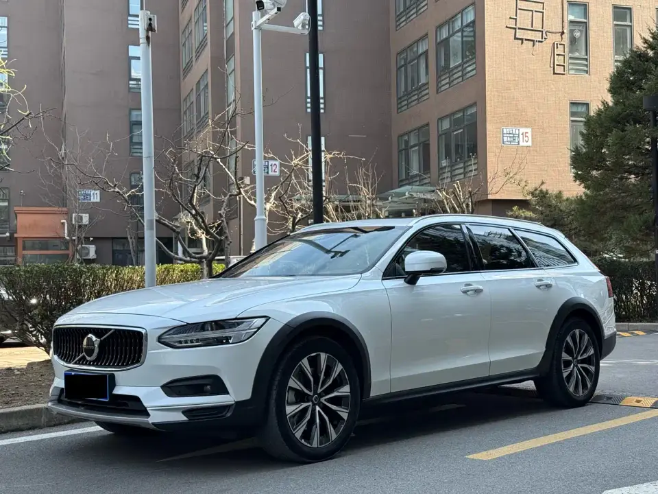 Volvo V90 Model Cross Country B5 AWD Smart Edition 2021