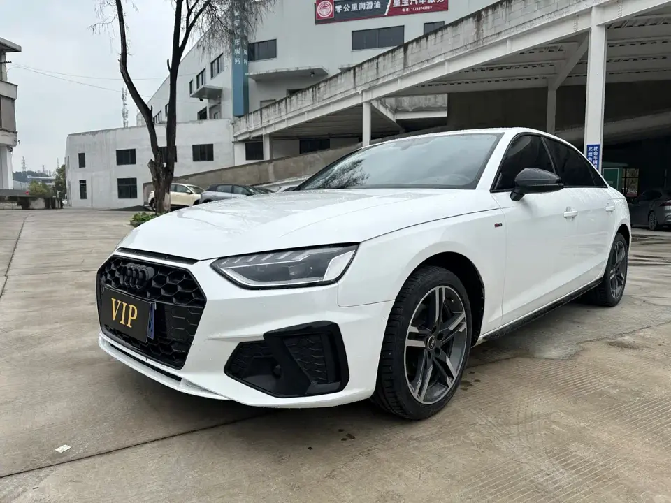 Audi A4L 40 TFSI Luxury Dynamic 2022