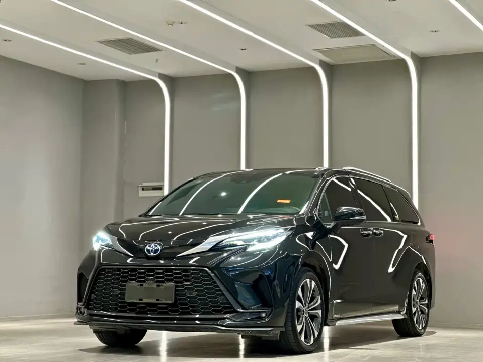 Toyota Granvia 2.5L Hybrid VIP Edition 2023