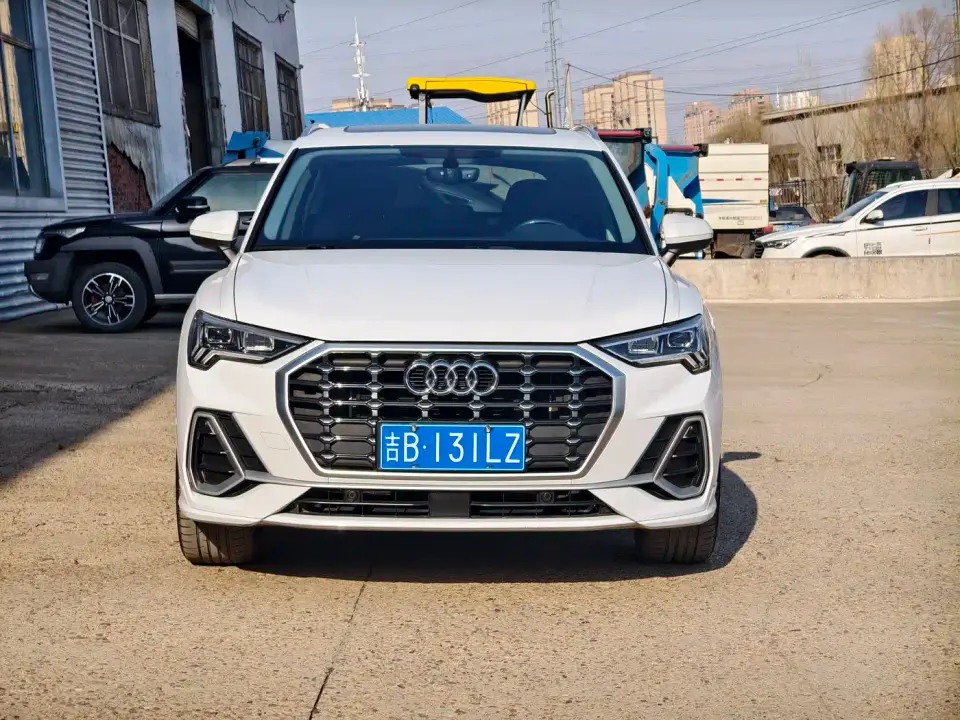 Audi Q3 35 TFSI Fashion Dynamic (1.4T) 2022