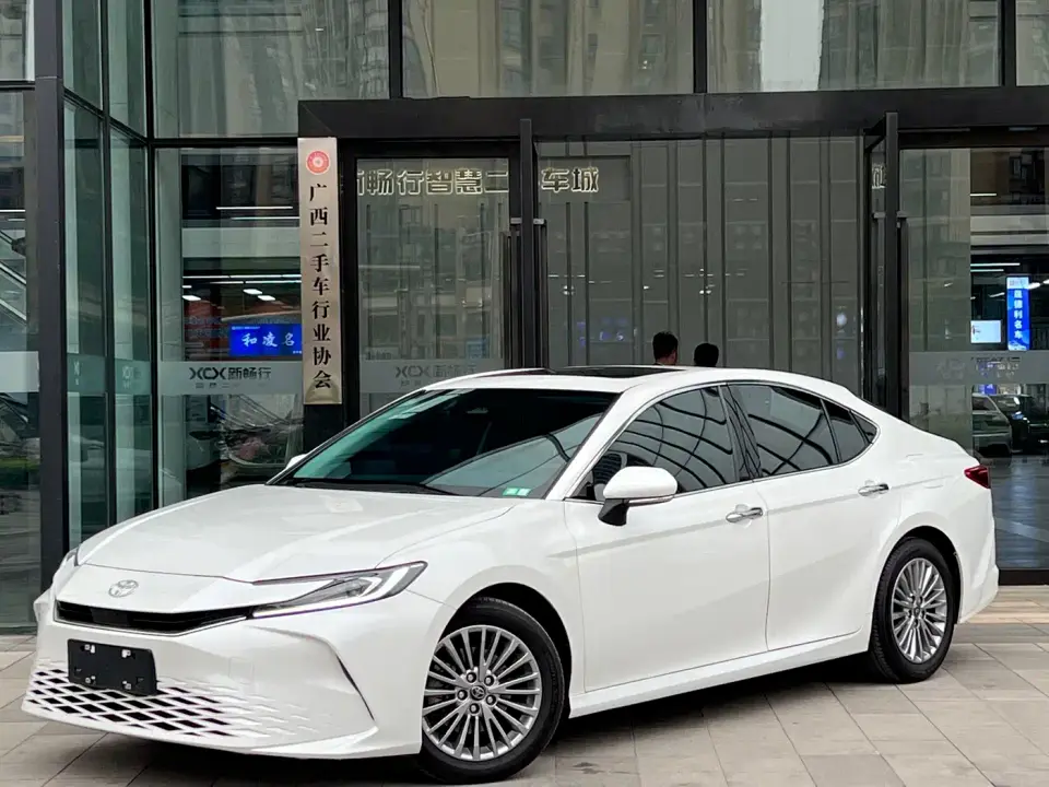 Toyota Camry 2.0GVP Luxury Edition 2025