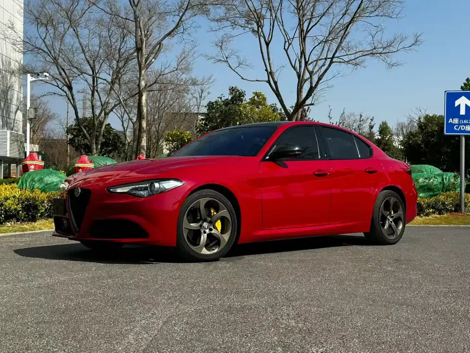 Alfa Romeo Giulia 2.0T 280HP Black Package Limited Edition 2020