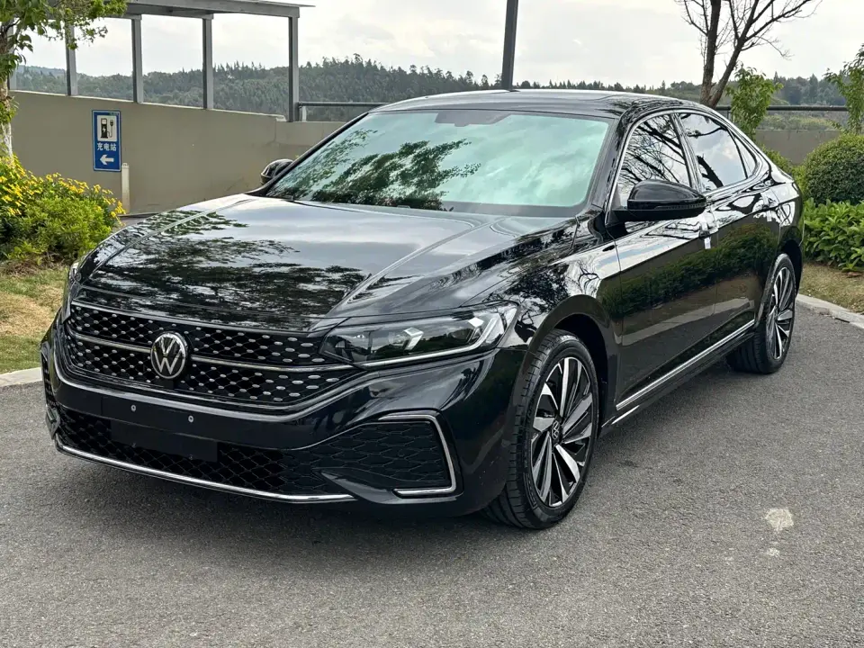 Volkswagen Passat 330TSI Starlight Elite Edition 2023