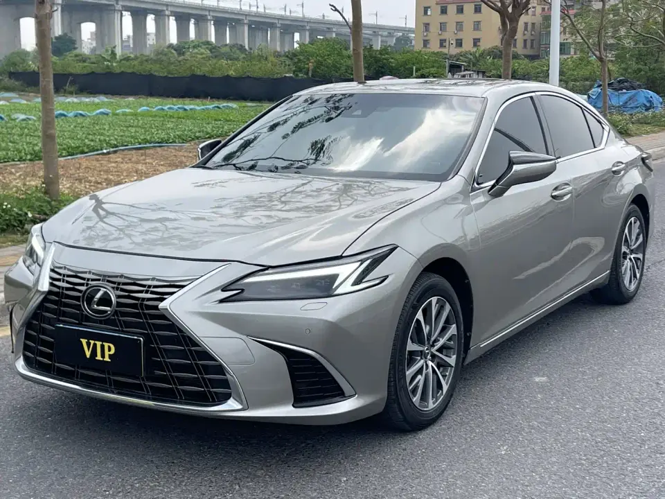 Lexus ES 200 Ultimate Edition 2024