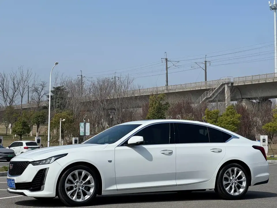 Cadillac CT5 28T Luxury (Standard) 2022