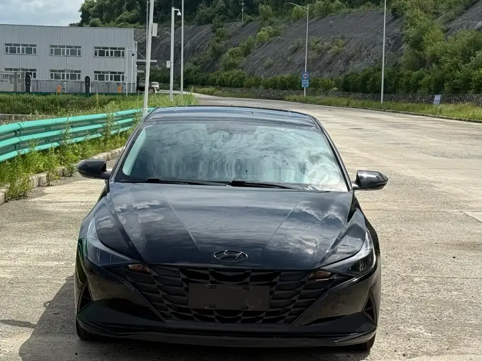 Hyundai Elantra 1.5L CVT LUX Black Knight Limited Edition 2022