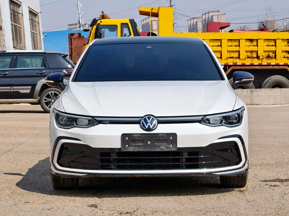 Volkswagen Golf Model 280TSI DSG R-Line 2023