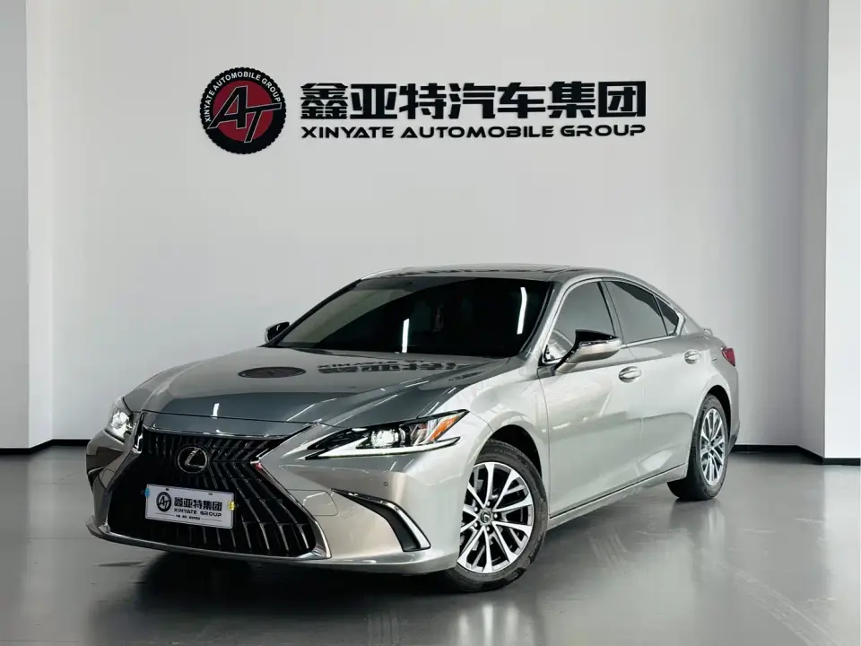 Lexus ES 300h Excellence Edition 2023