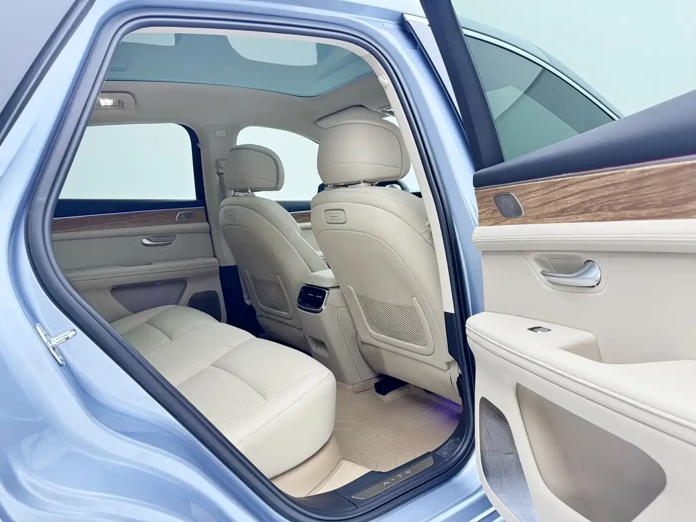 AITO Wenjie AITO M5 Extended Range RWD Smart Drive Edition 2024 — фото 7