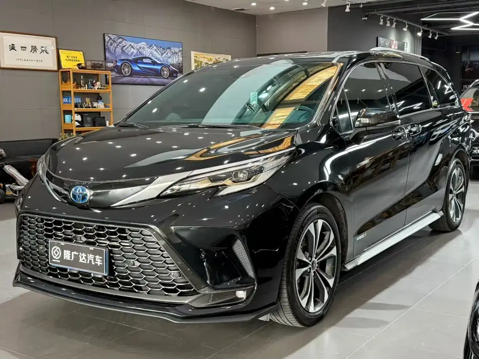Toyota Granvia 2.5L Hybrid VIP Edition 2023