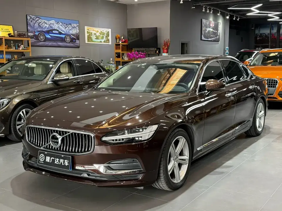 Volvo S90 T4 Momentum 2019