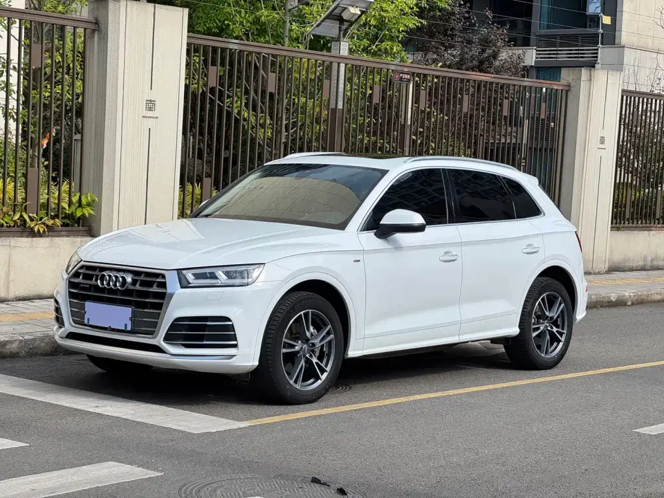 Audi Q5L Facelift 40 TFSI Honor Fashion 2021