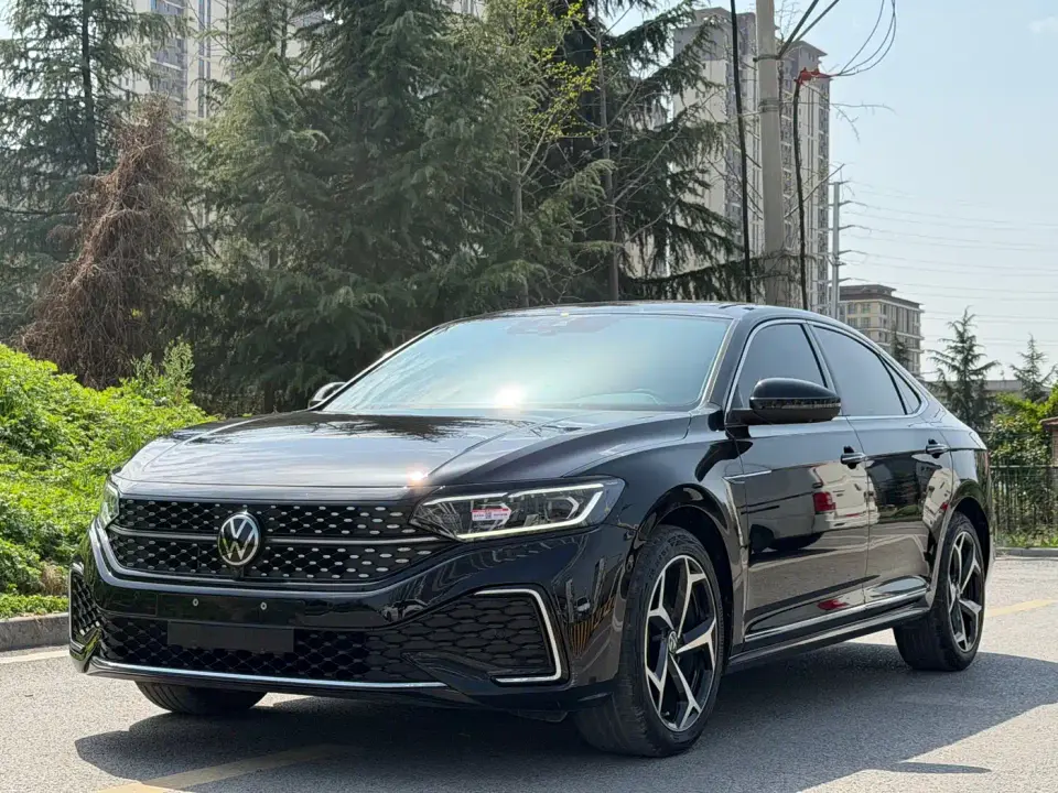 Volkswagen Passat 380TSI Starlight Luxury Edition 2024