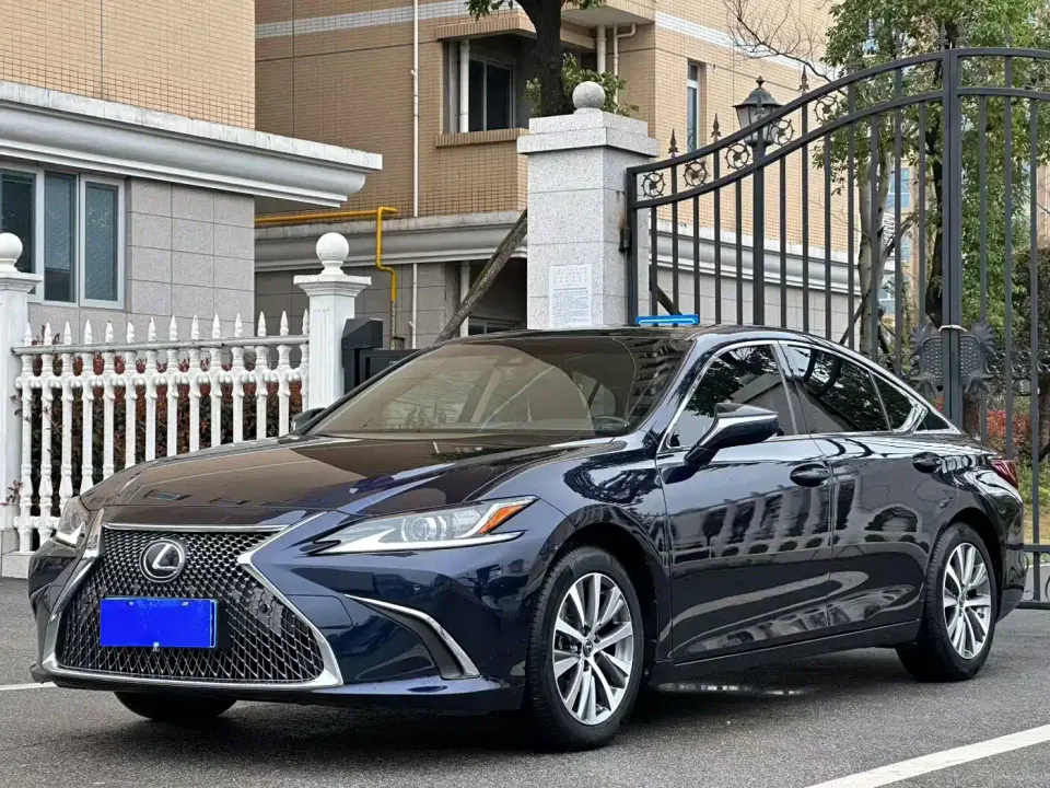 Lexus ES 200 Excellence Edition 2021