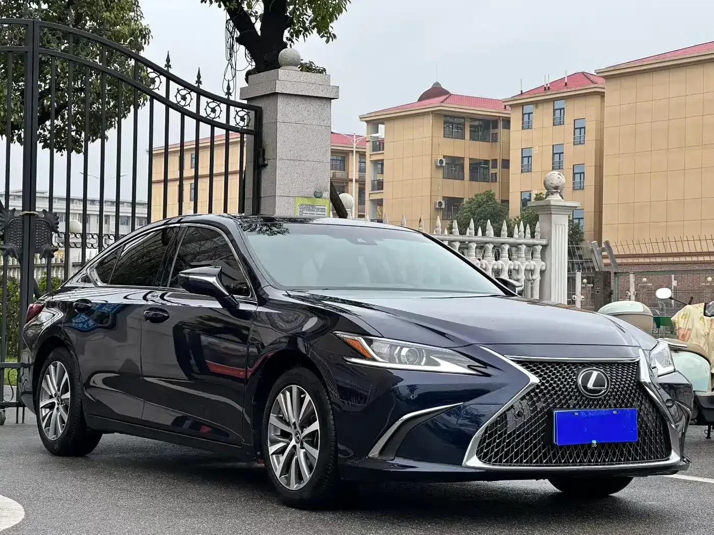 Lexus ES 200 Excellence Edition 2021 — фото 3