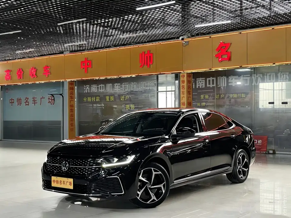 Volkswagen Passat 330TSI Starlight Elite Edition 2024