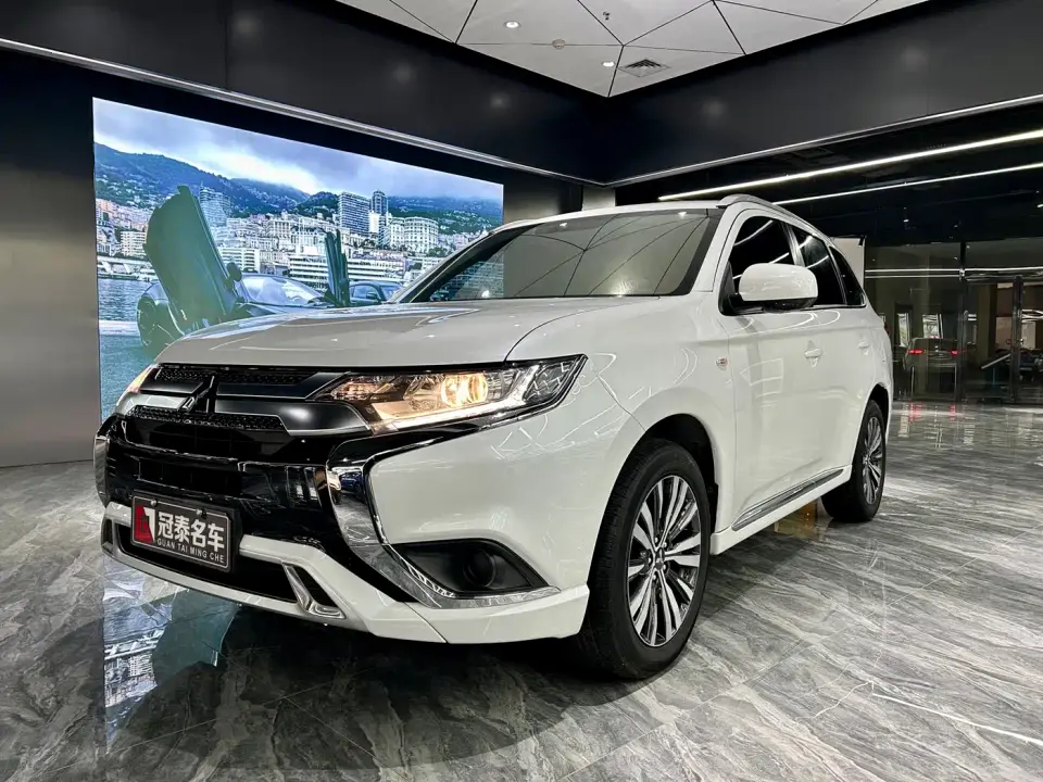 Mitsubishi Outlander Facelift 2.0L 2WD Comfort Edition 5-Seater 2022