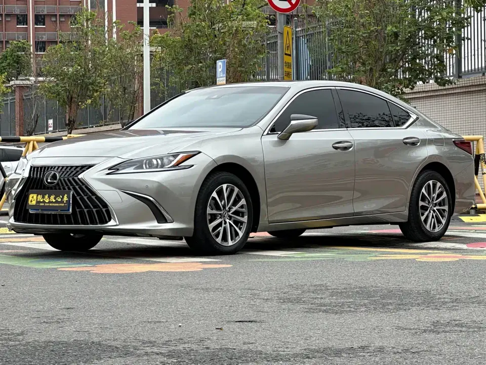 Lexus ES 200 Excellence Edition 2024