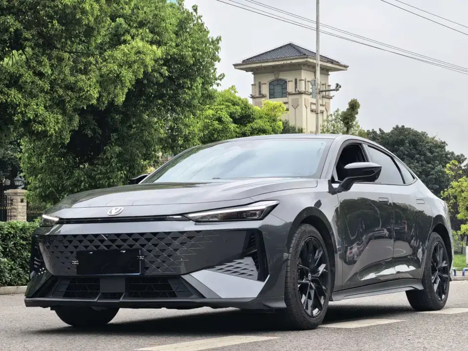 Changan UNI-V 1.5T Deluxe 2024