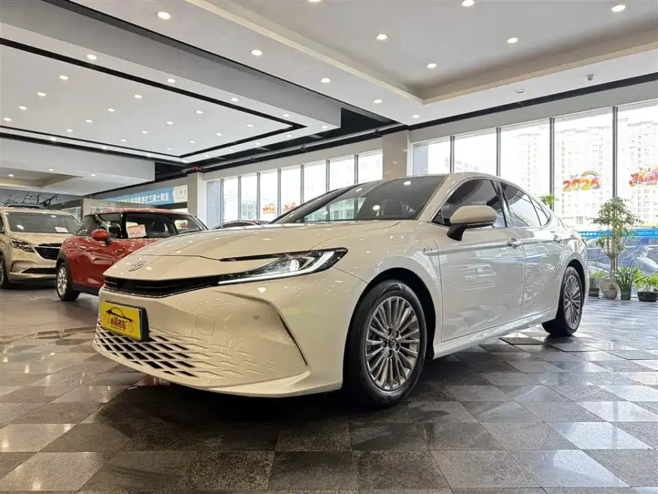 Toyota Camry Hybrid 2.0HGVP Luxury Edition 2025