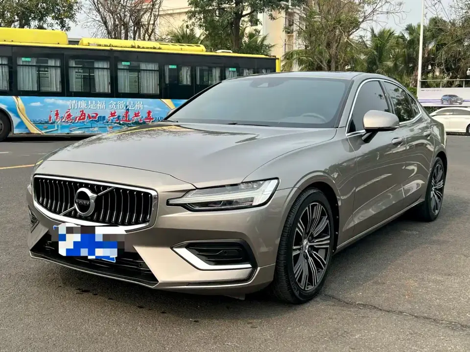 Volvo S60 T4 Momentum Luxury Edition 2020