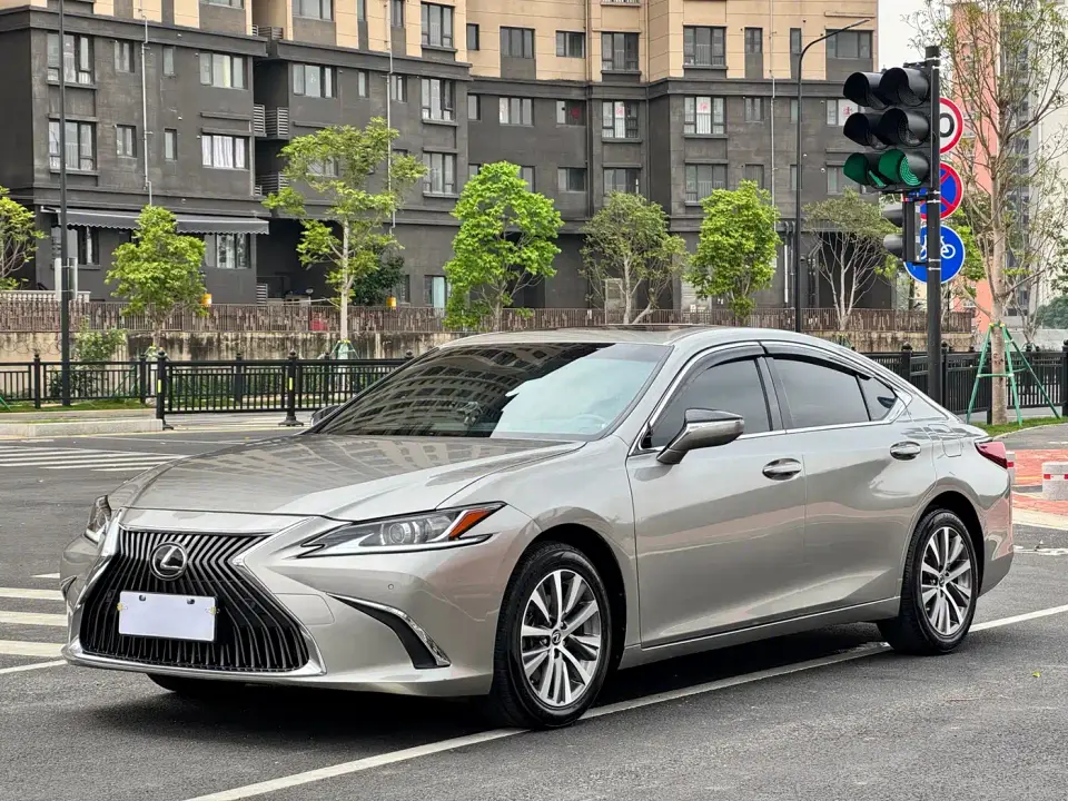 Lexus ES 200 Excellence 2021
