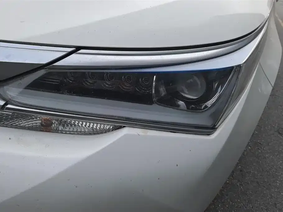 Toyota Corolla Facelift Hybrid 1.8L E-CVT Leading Edition 2019 — фото 5