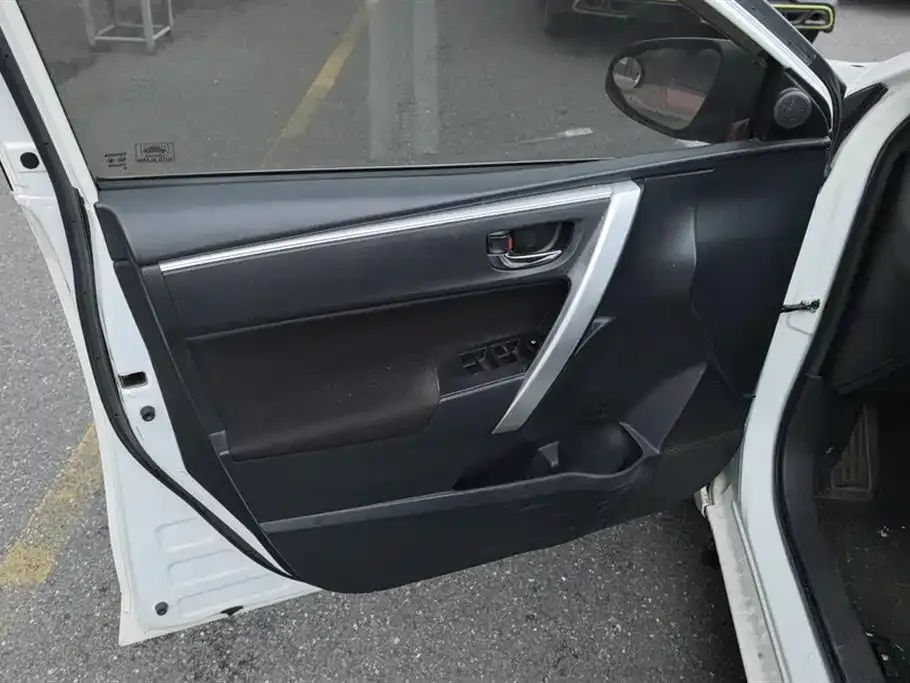 Toyota Corolla Facelift Hybrid 1.8L E-CVT Leading Edition 2019 — фото 7